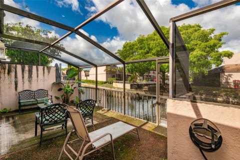 House in Pembroke Pines, Florida 3 bedrooms, 101.73 sq.m. № 2050386 - photo 27