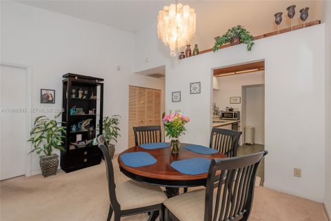 House in Pembroke Pines, Florida 3 bedrooms, 101.73 sq.m. № 2050386 - photo 14