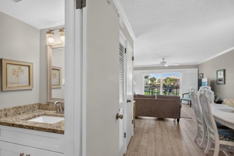 Condo in Saint Augustine, Florida, 2 bedrooms № 2225599 - photo 13