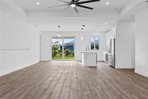 House in Port Charlotte, Florida 4 bedrooms, 197.79 sq.m. № 1794752 - photo 3