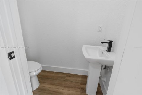 House in Port Charlotte, Florida 4 bedrooms, 197.79 sq.m. № 1794752 - photo 27