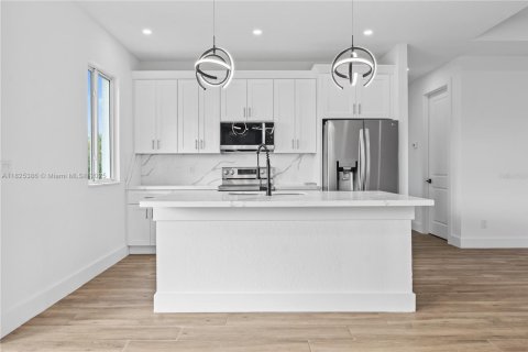 House in Port Charlotte, Florida 4 bedrooms, 197.79 sq.m. № 1794752 - photo 8