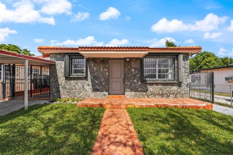 Casa en venta en Hialeah, Florida, 4 dormitorios, 155.15 m2 № 2029953 - foto 5