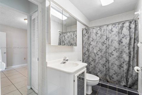 Casa en venta en Hialeah, Florida, 4 dormitorios, 155.15 m2 № 2029953 - foto 30