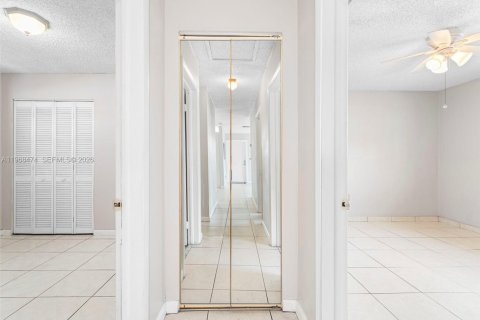 Casa en venta en Hialeah, Florida, 4 dormitorios, 155.15 m2 № 2029953 - foto 27