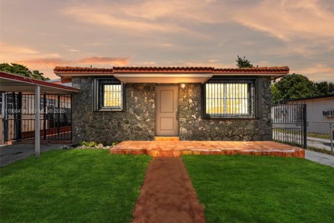 Casa en venta en Hialeah, Florida, 4 dormitorios, 155.15 m2 № 2029953 - foto 6