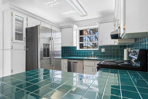 Casa en venta en Hialeah, Florida, 4 dormitorios, 155.15 m2 № 2029953 - foto 17