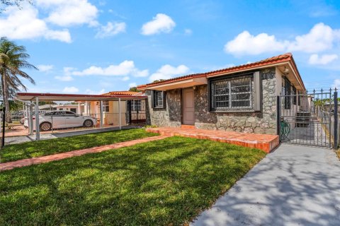 Casa en venta en Hialeah, Florida, 4 dormitorios, 155.15 m2 № 2029953 - foto 7