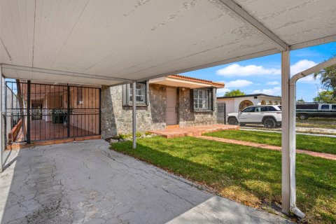 Casa en venta en Hialeah, Florida, 4 dormitorios, 155.15 m2 № 2029953 - foto 8