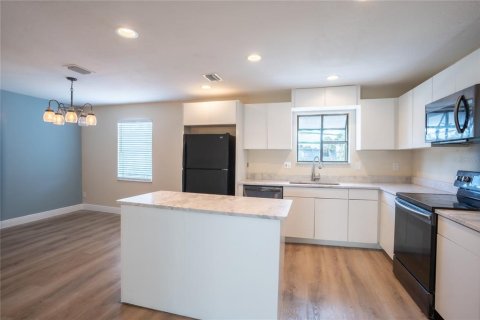 Touwnhouse à vendre à Tampa, Floride: 3 chambres, 130.81 m2 № 2226324 - photo 10