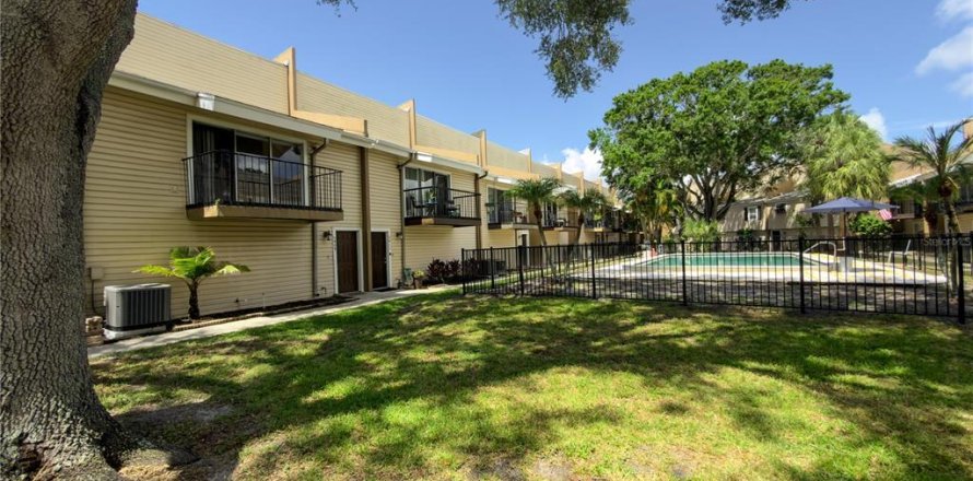 Touwnhouse à Tampa, Floride 3 chambres, 130.81 m2 № 2226324