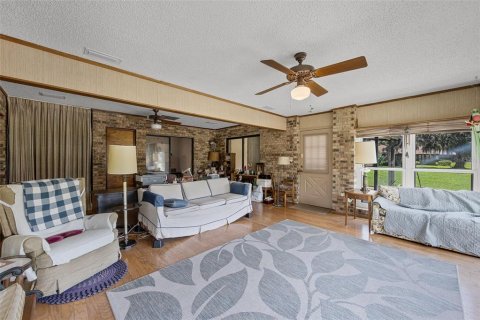 Villa ou maison à vendre à Fruitland Park, Floride: 3 chambres, 194.07 m2 № 1826680 - photo 15