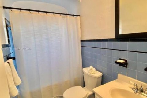 Commercial property in Miami, Florida 182.09 sq.m. № 2076842 - photo 14