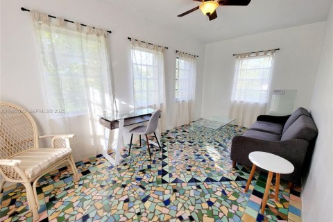 Commercial property in Miami, Florida 182.09 sq.m. № 2076842 - photo 11