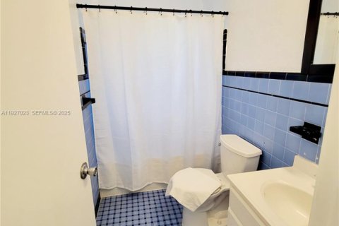 Commercial property in Miami, Florida 182.09 sq.m. № 2076842 - photo 13