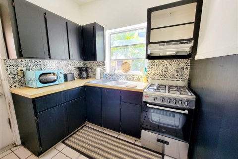 Commercial property in Miami, Florida 182.09 sq.m. № 2076842 - photo 21