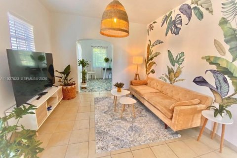 Commercial property in Miami, Florida 182.09 sq.m. № 2076842 - photo 2