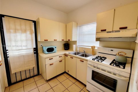 Commercial property in Miami, Florida 182.09 sq.m. № 2076842 - photo 5