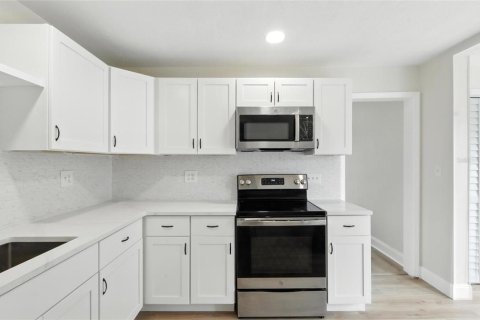 House in Saint Petersburg, Florida 3 bedrooms, 84.45 sq.m. № 1832821 - photo 6