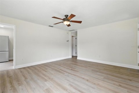 House in Saint Petersburg, Florida 3 bedrooms, 84.45 sq.m. № 1832821 - photo 10