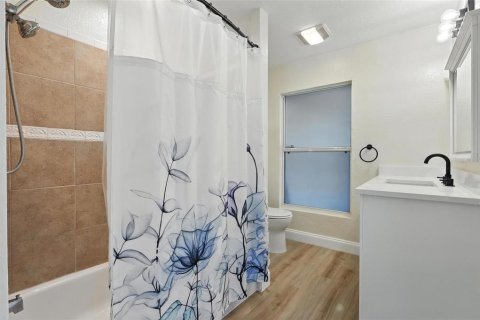 House in Saint Petersburg, Florida 3 bedrooms, 84.45 sq.m. № 1832821 - photo 11