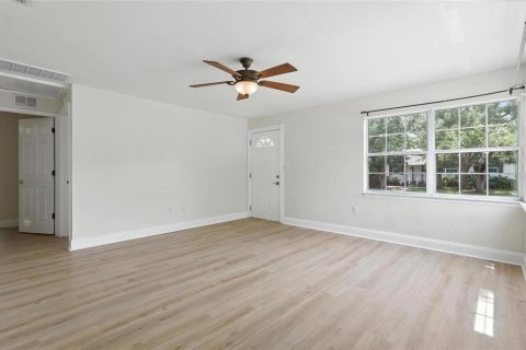 House in Saint Petersburg, Florida 3 bedrooms, 84.45 sq.m. № 1832821 - photo 8