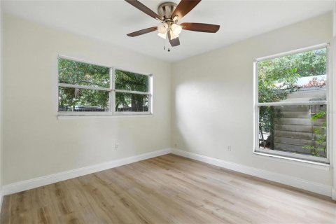 House in Saint Petersburg, Florida 3 bedrooms, 84.45 sq.m. № 1832821 - photo 13