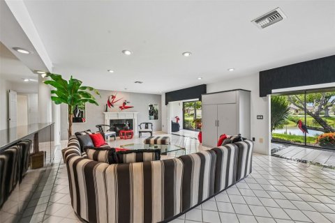 House in Sarasota, Florida 3 bedrooms, 326.64 sq.m. № 2230911 - photo 10