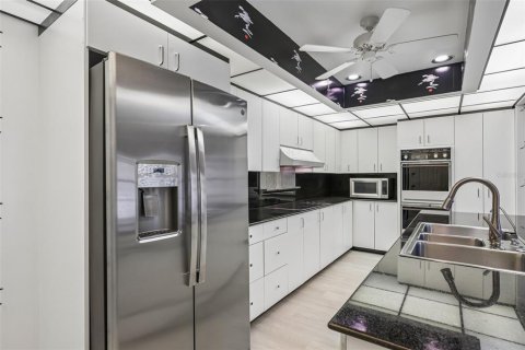 House in Sarasota, Florida 3 bedrooms, 326.64 sq.m. № 2230911 - photo 20