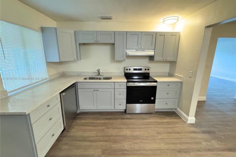 Villa ou maison à louer à Coral Springs, Floride: 3 chambres, 125.42 m2 № 1965931 - photo 1