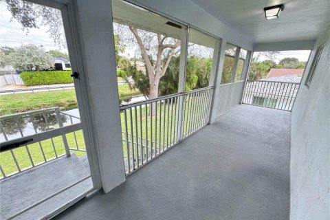 Villa ou maison à louer à Coral Springs, Floride: 3 chambres, 125.42 m2 № 1965931 - photo 13