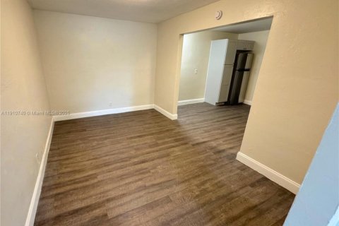 Villa ou maison à louer à Coral Springs, Floride: 3 chambres, 125.42 m2 № 1965931 - photo 5