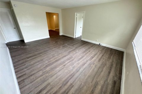 Villa ou maison à louer à Coral Springs, Floride: 3 chambres, 125.42 m2 № 1965931 - photo 4