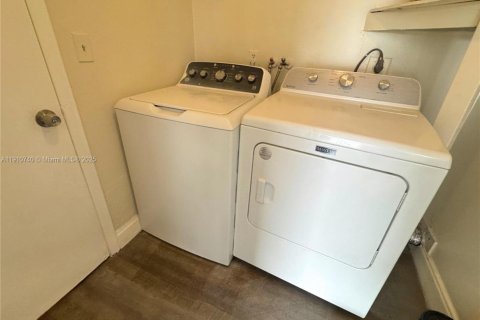 Villa ou maison à louer à Coral Springs, Floride: 3 chambres, 125.42 m2 № 1965931 - photo 10