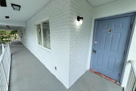 Villa ou maison à louer à Coral Springs, Floride: 3 chambres, 125.42 m2 № 1965931 - photo 3