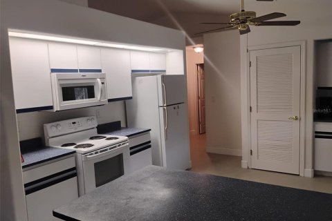 House in Punta Gorda, Florida 3 bedrooms, 148.27 sq.m. № 1674041 - photo 9