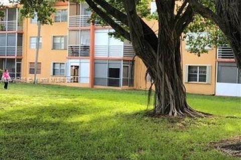 Condo in Deerfield Beach, Florida, 1 bedroom  № 1860669 - photo 9