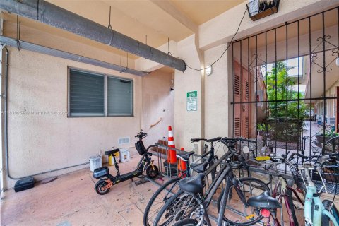 Condo in Miami Beach, Florida, 1 bedroom  № 1804453 - photo 3