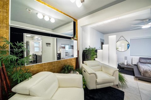Condo in Miami Beach, Florida, 1 bedroom  № 1804453 - photo 10