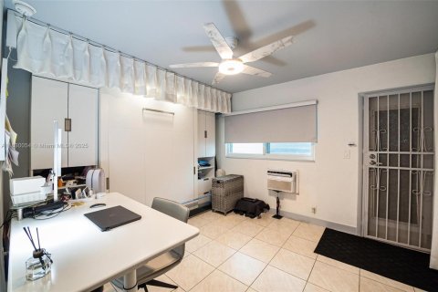 Condo in Miami Beach, Florida, 1 bedroom  № 1804453 - photo 14