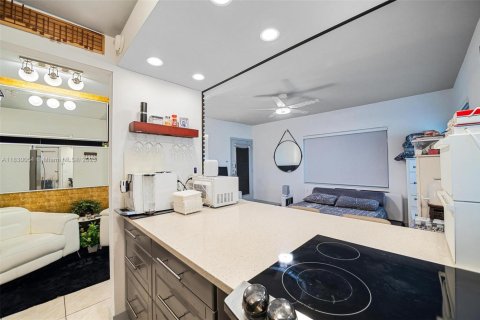 Condo in Miami Beach, Florida, 1 bedroom  № 1804453 - photo 9
