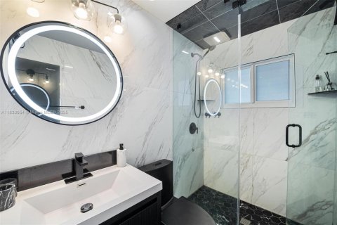 Condo in Miami Beach, Florida, 1 bedroom  № 1804453 - photo 13