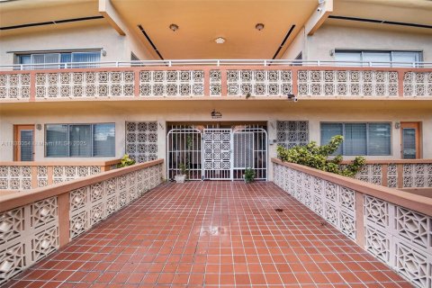 Condo in Miami Beach, Florida, 1 bedroom  № 1804453 - photo 5