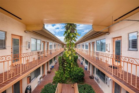 Condo in Miami Beach, Florida, 1 bedroom  № 1804453 - photo 4