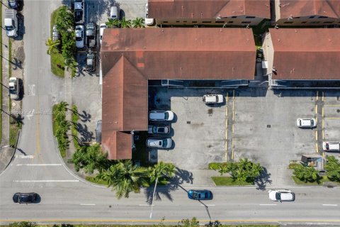 Apartamento en alquiler en Hialeah, Florida, 2 dormitorios, 69.03 m2 № 1939252 - foto 30