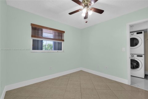 Apartamento en alquiler en Hialeah, Florida, 2 dormitorios, 69.03 m2 № 1939252 - foto 17