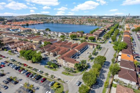 Apartamento en alquiler en Hialeah, Florida, 2 dormitorios, 69.03 m2 № 1939252 - foto 28