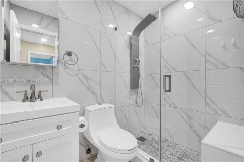 Apartamento en alquiler en Hialeah, Florida, 2 dormitorios, 69.03 m2 № 1939252 - foto 20