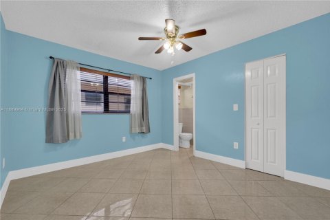 Apartamento en alquiler en Hialeah, Florida, 2 dormitorios, 69.03 m2 № 1939252 - foto 12