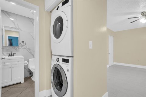 Apartamento en alquiler en Hialeah, Florida, 2 dormitorios, 69.03 m2 № 1939252 - foto 22